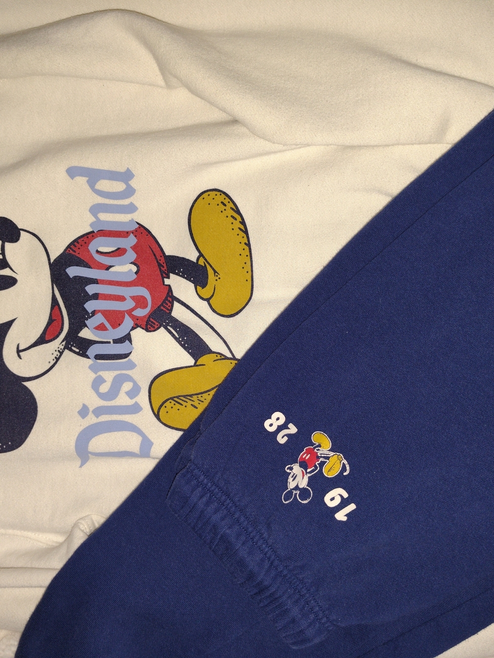 Disneyland Mickey Mouse Graphic Crewneck Sweatshirt& Matching Bottoms
